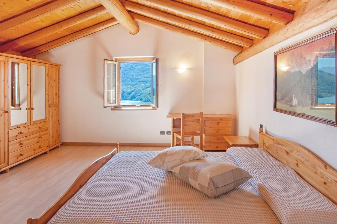 Il Ciliegio Sul Lago Verceia Luaran gambar